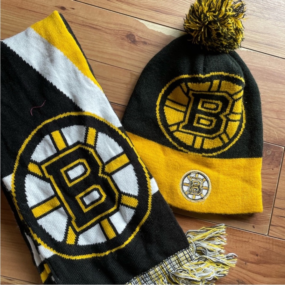NHL Kids Bruins Black and Gold Hat and Scarf Set